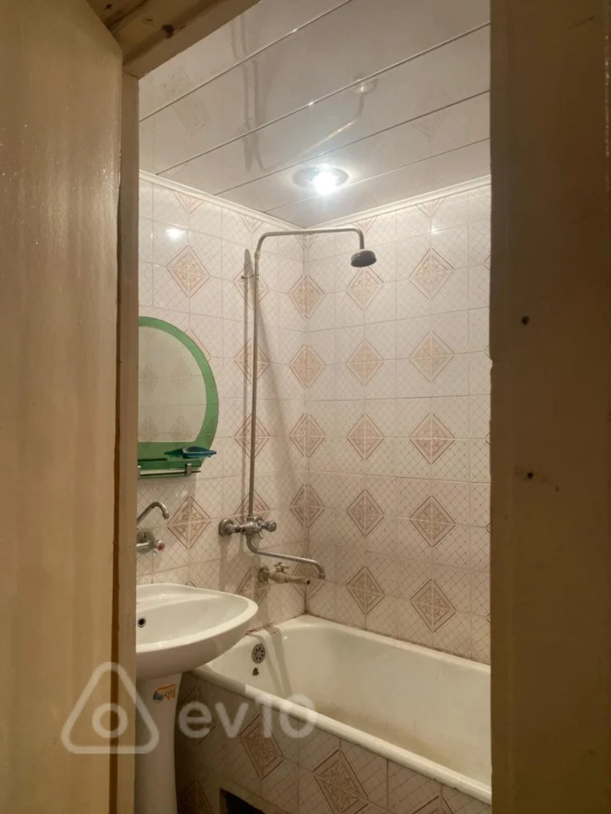 Satılır 3 otaqlı köhnə tikili 75 m²