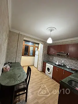 Kirayə verilir 3 otaqlı köhnə tikili 100 m²