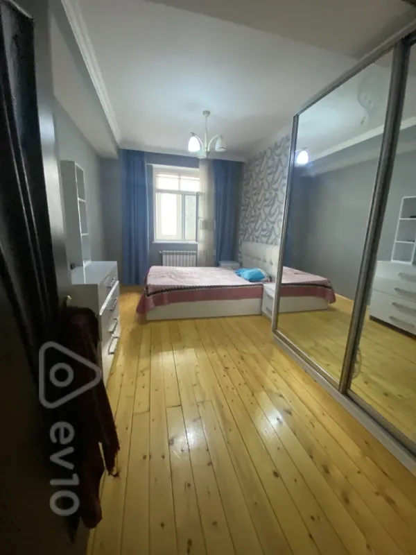 Kirayə verilir 2 otaqlı yeni tikili 65 m²
