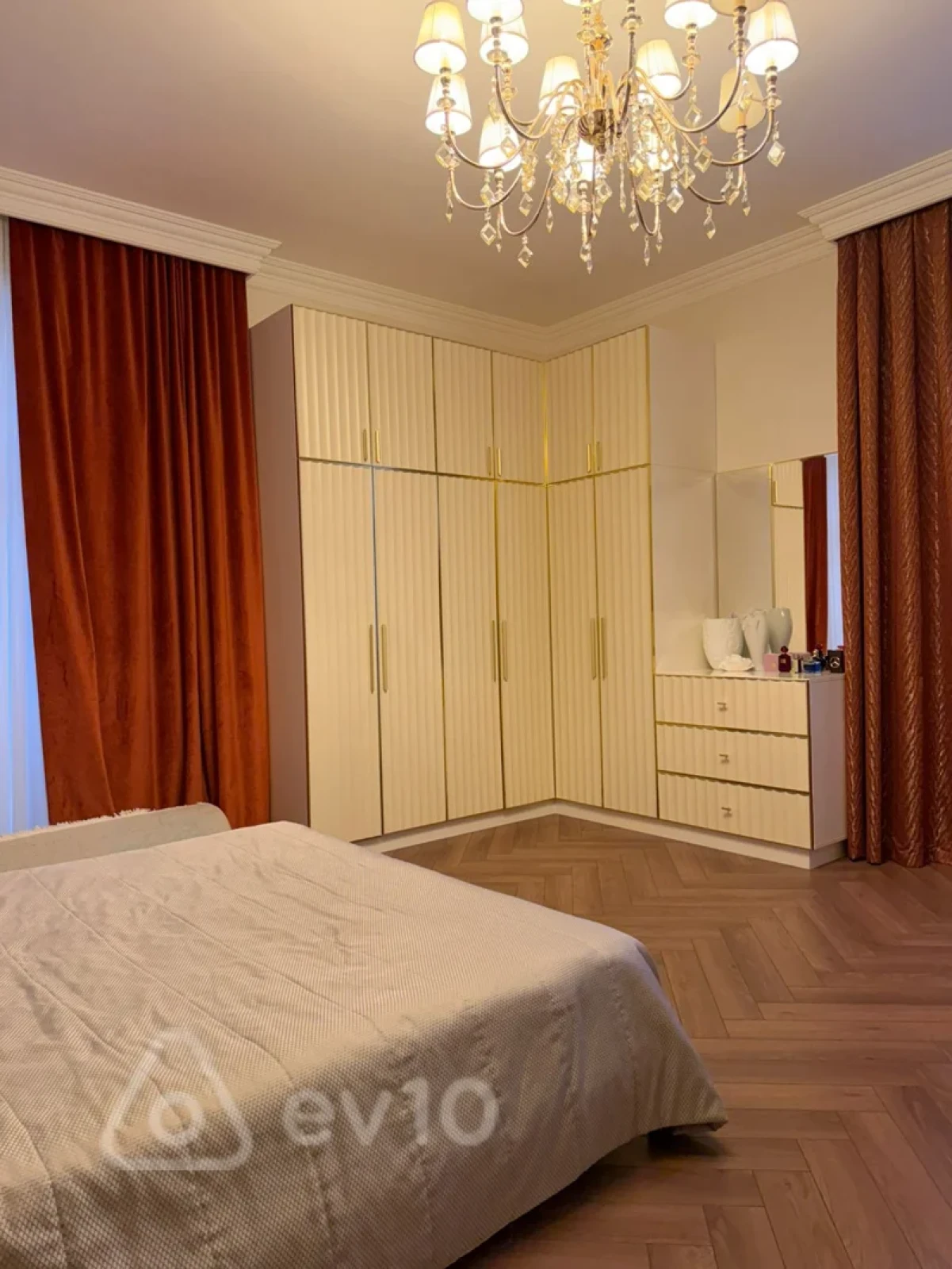 Satılır 3 otaqlı yeni tikili 165 m²