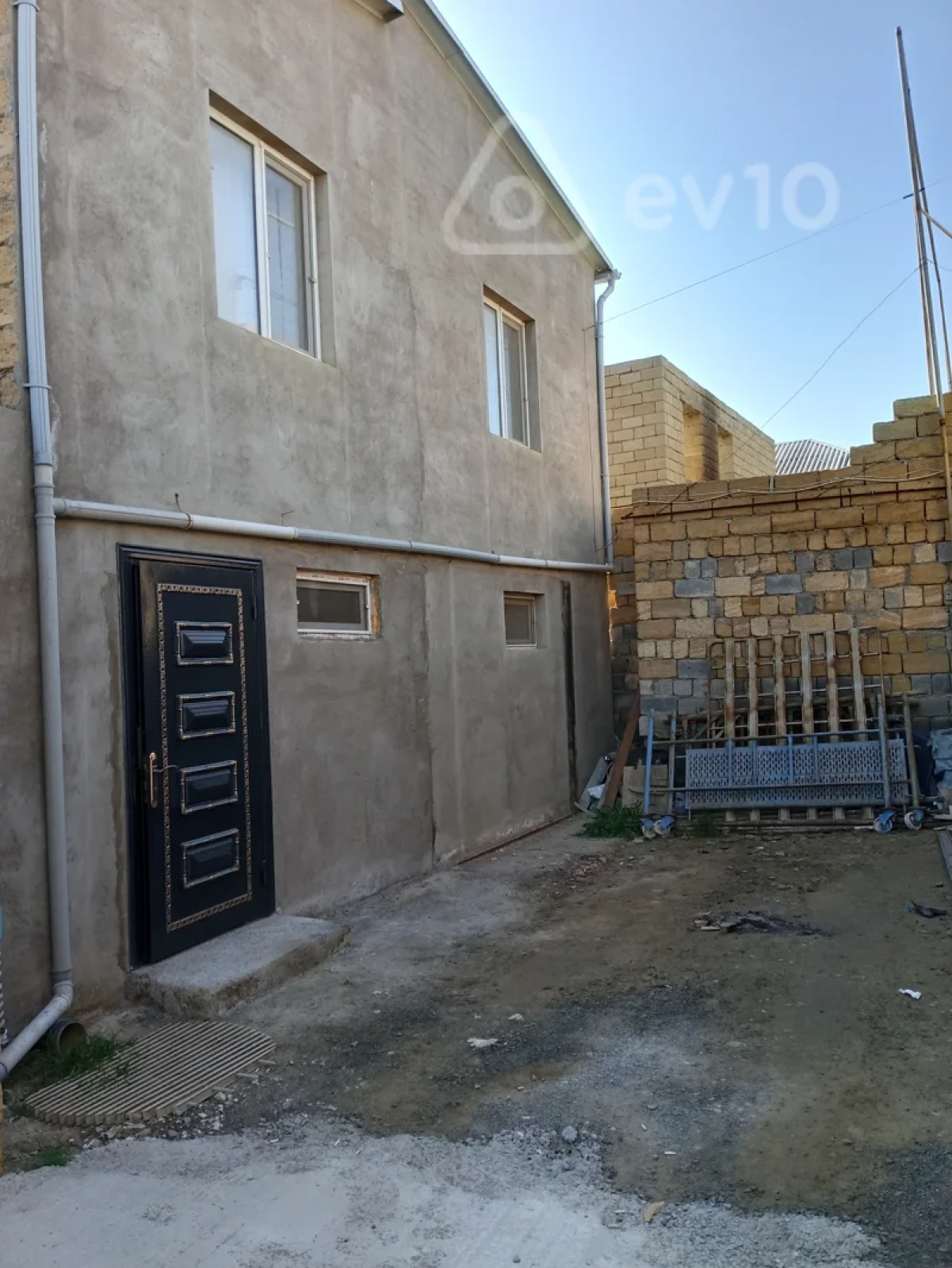 Satılır 5 otaqlı həyət evi 150 m²
