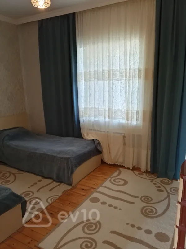 Satılır 5 otaqlı həyət evi 150 m²