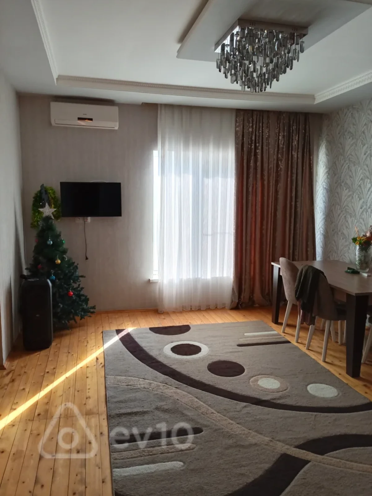 Satılır 5 otaqlı həyət evi 150 m²