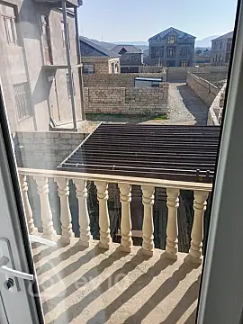 Satılır 5 otaqlı həyət evi 150 m²