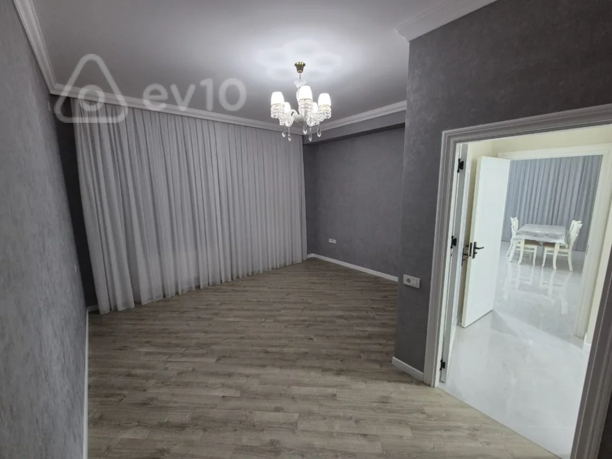 Kirayə verilir 3 otaqlı yeni tikili 156 m²