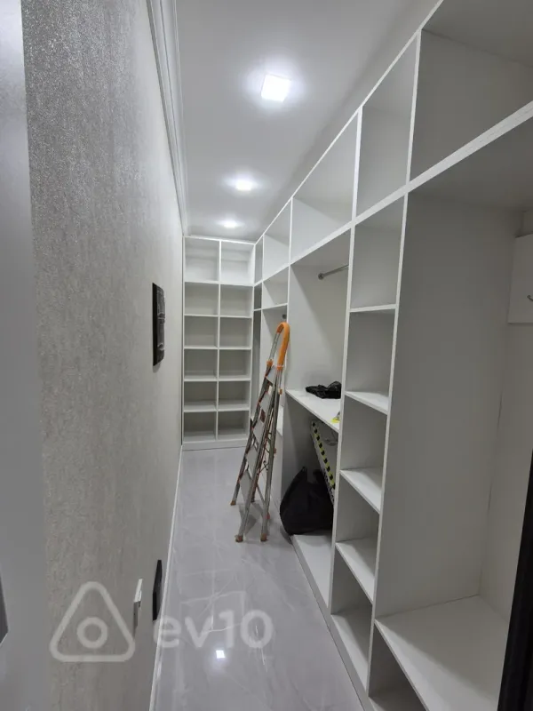 Kirayə verilir 3 otaqlı yeni tikili 156 m²