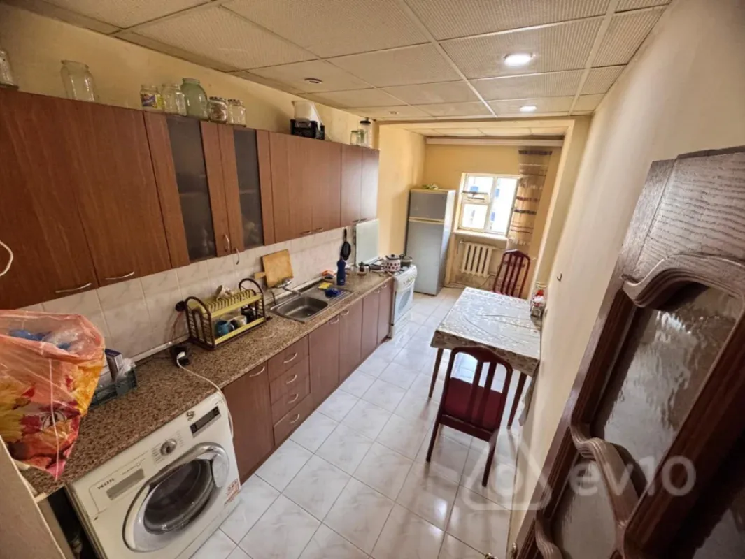 Satılır 3 otaqlı köhnə tikili 90 m²