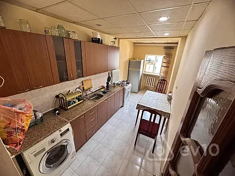 Satılır 3 otaqlı köhnə tikili 90 m²