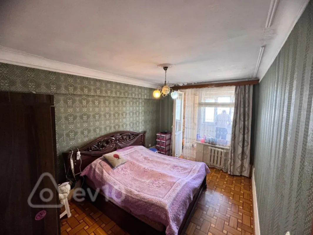 Satılır 3 otaqlı köhnə tikili 90 m²