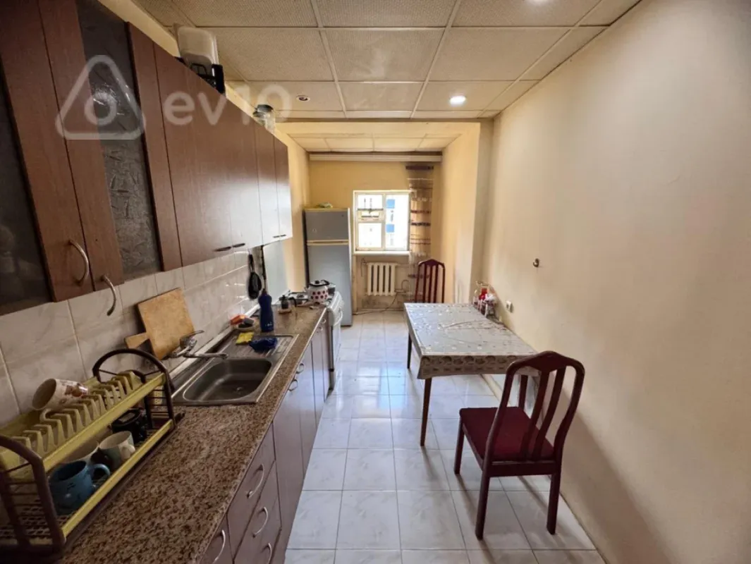 Satılır 3 otaqlı köhnə tikili 90 m²