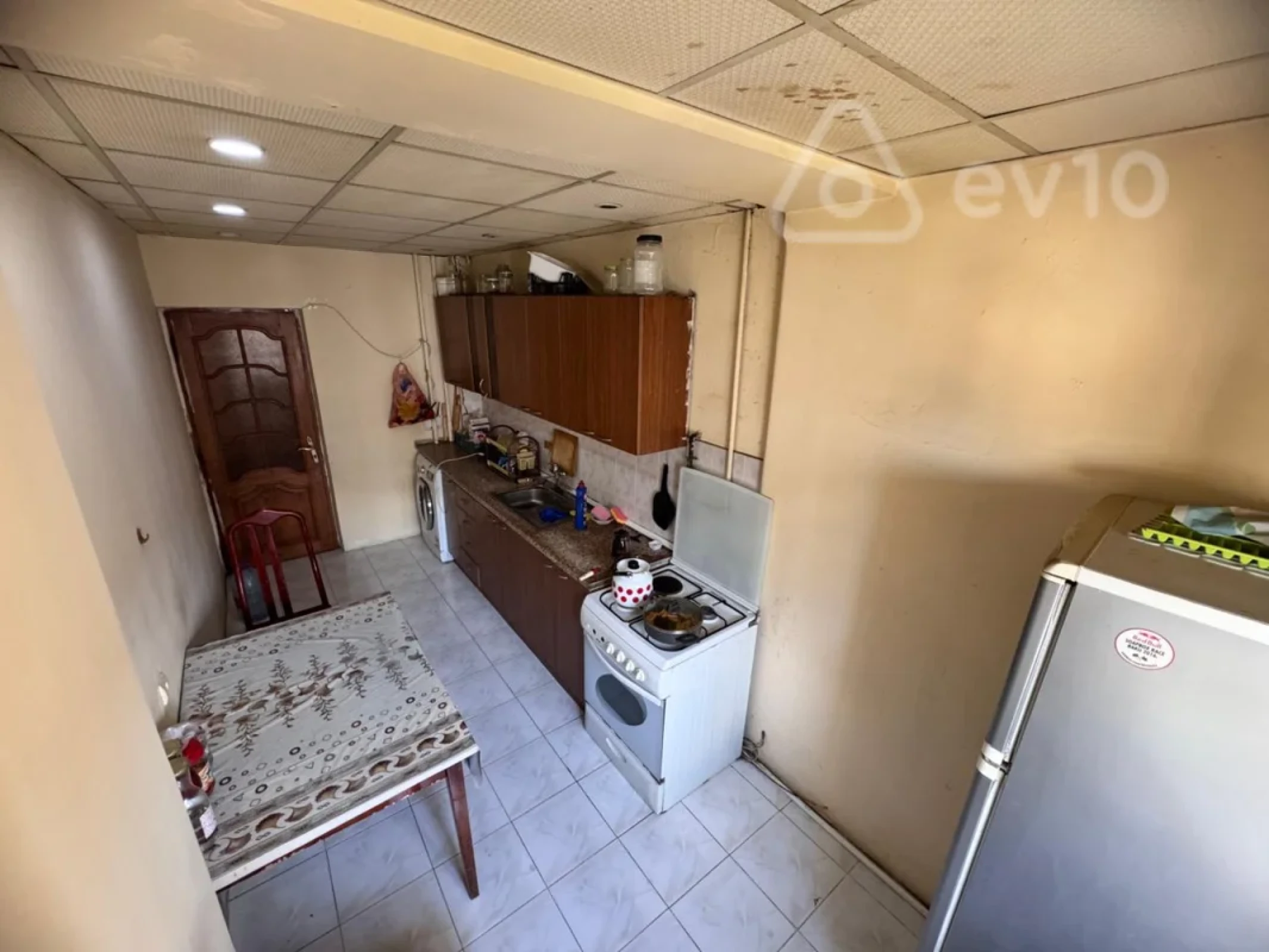 Satılır 3 otaqlı köhnə tikili 90 m²