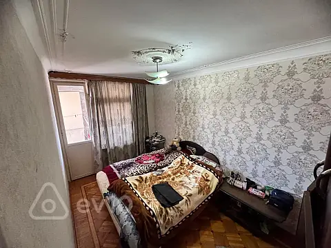 Satılır 3 otaqlı köhnə tikili 90 m²