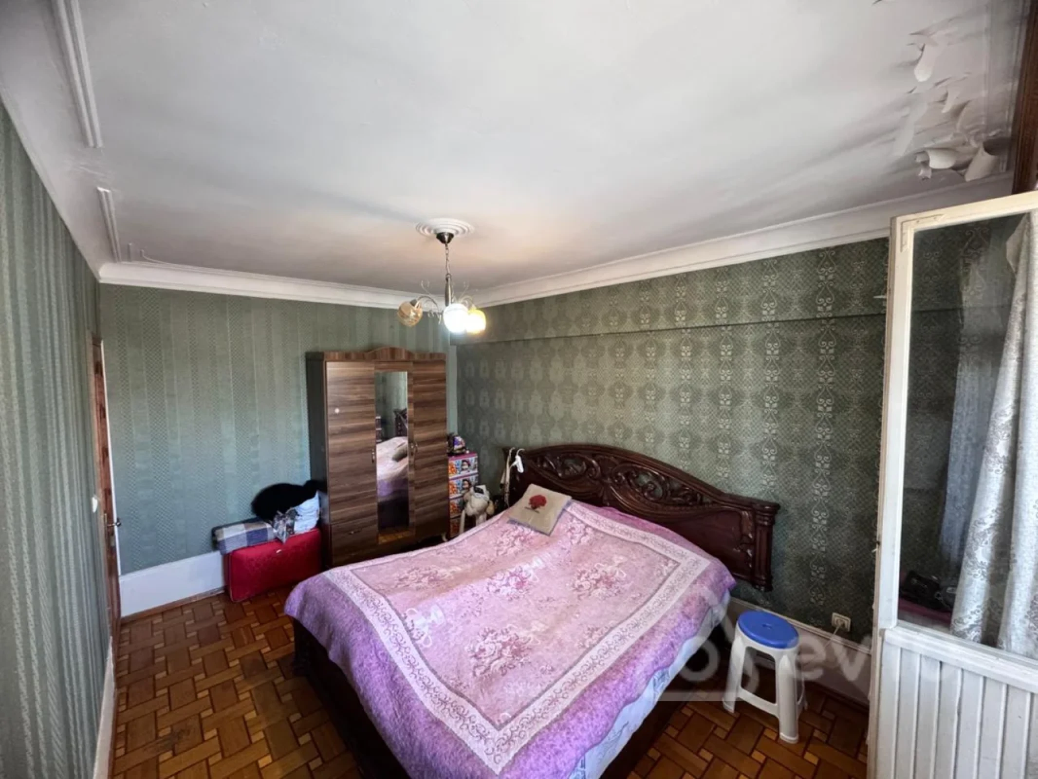 Satılır 3 otaqlı köhnə tikili 90 m²