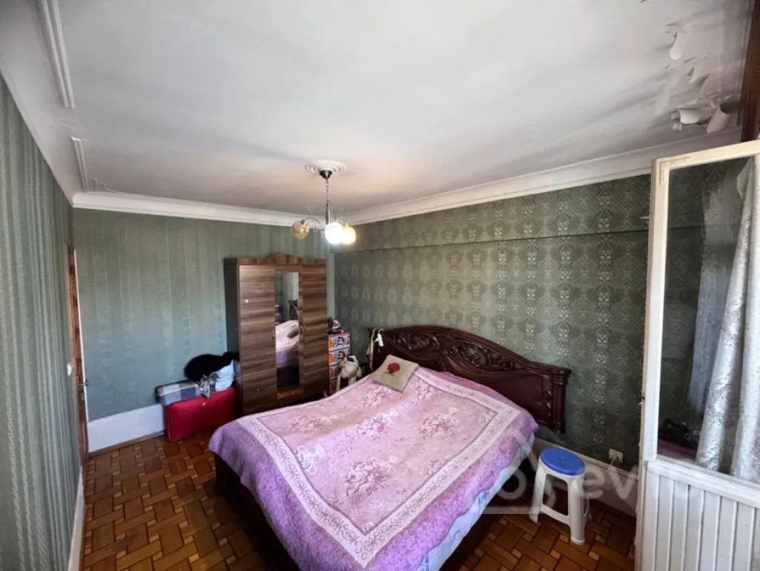 Satılır 3 otaqlı köhnə tikili 90 m²