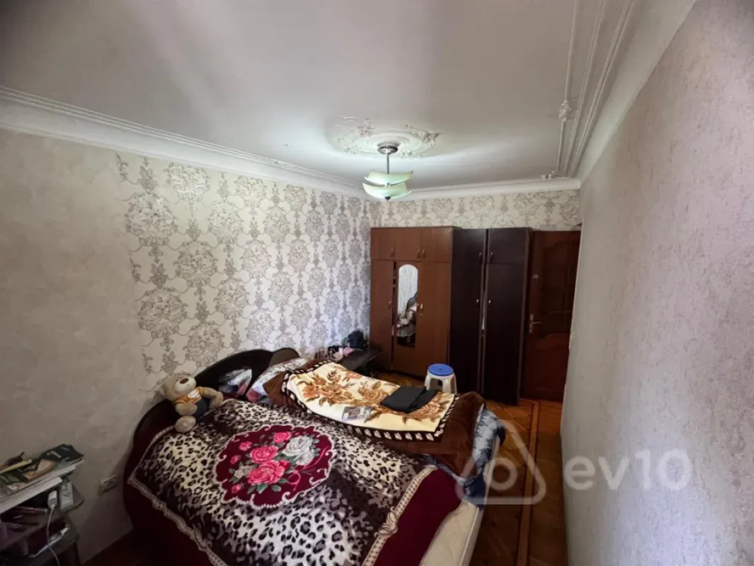 Satılır 3 otaqlı köhnə tikili 90 m²