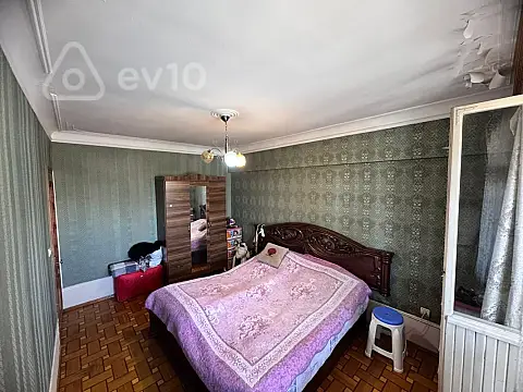 Satılır 3 otaqlı köhnə tikili 90 m²