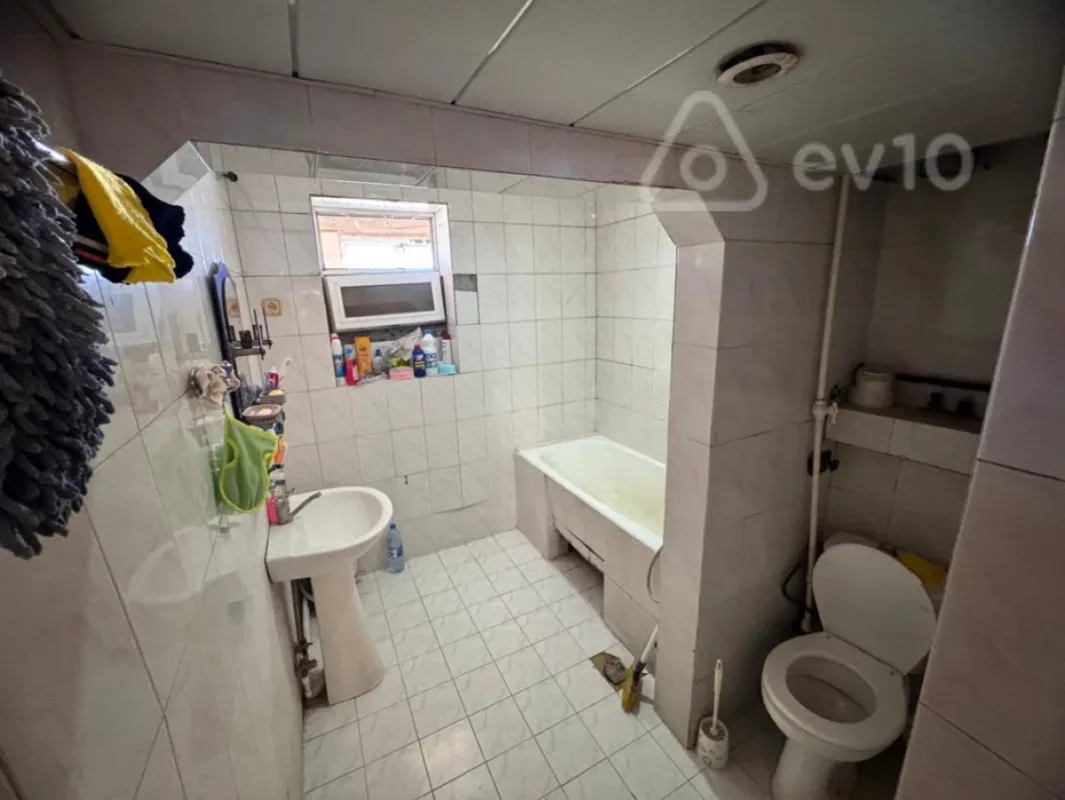 Satılır 3 otaqlı köhnə tikili 90 m²