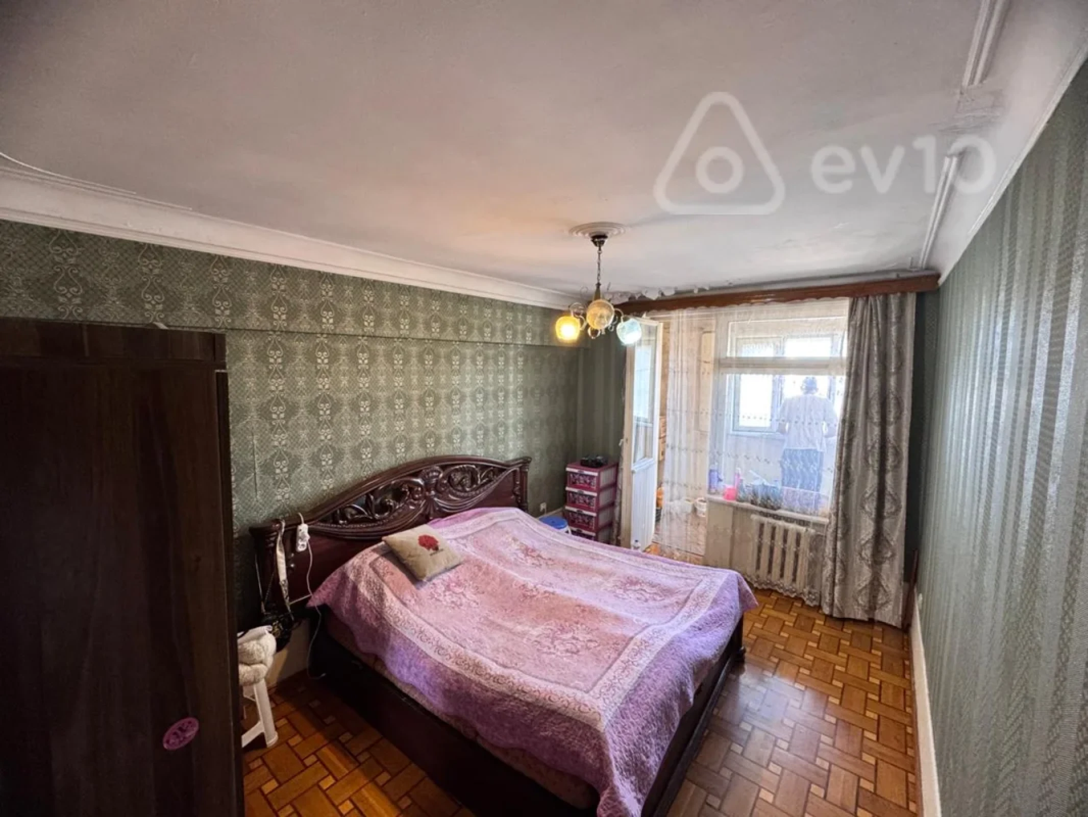 Satılır 3 otaqlı köhnə tikili 90 m²