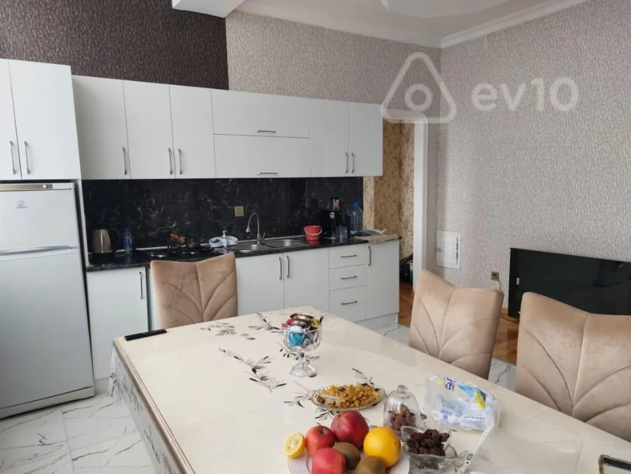 Kirayə verilir 2 otaqlı yeni tikili 72 m²