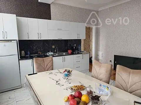 Kirayə verilir 2 otaqlı yeni tikili 72 m²