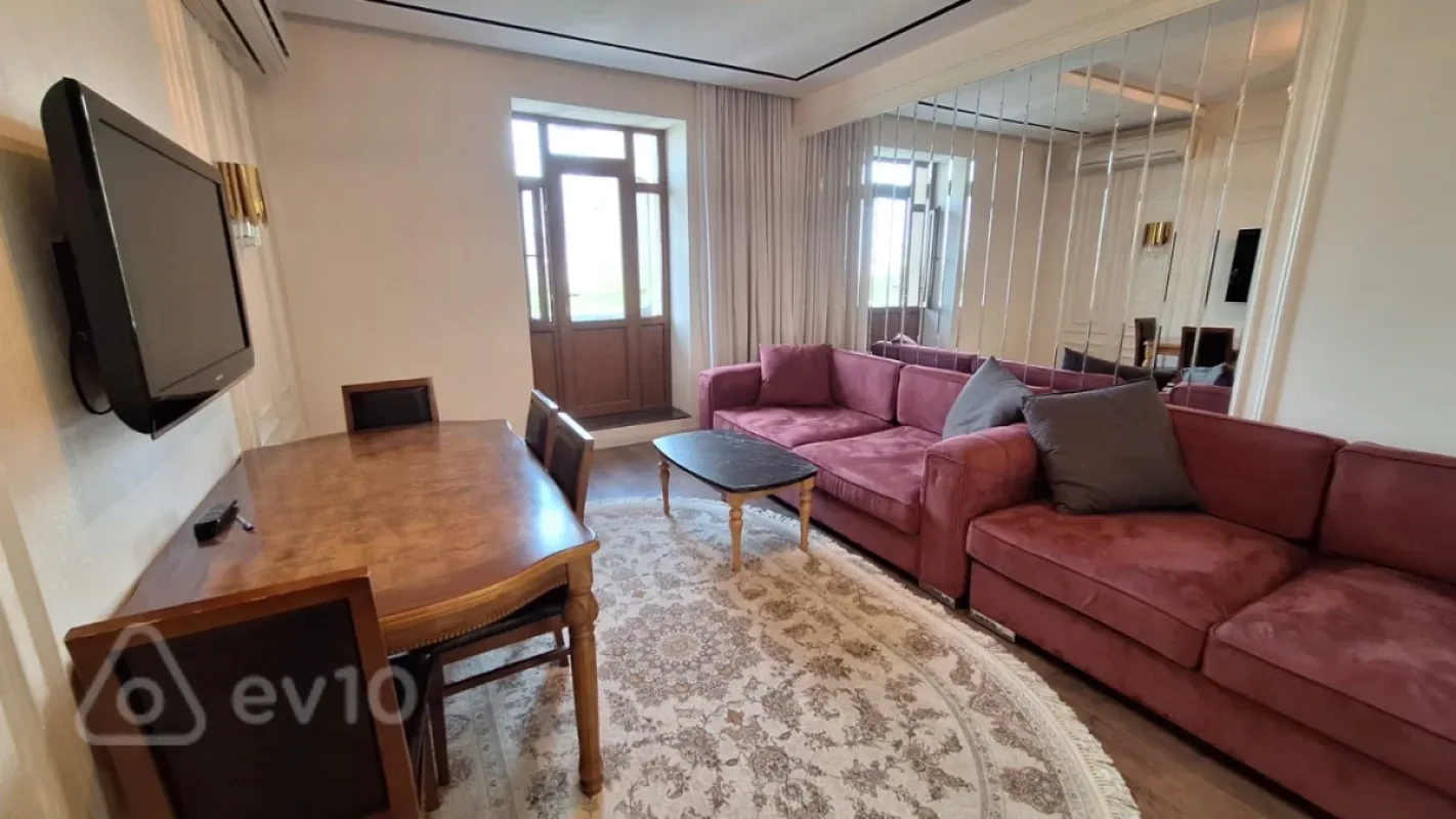 Kirayə verilir 3 otaqlı köhnə tikili 95 m²