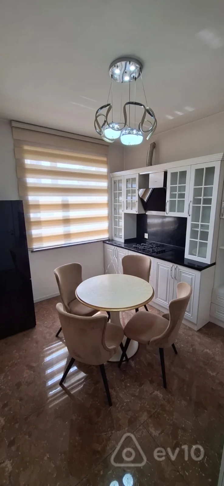 Kirayə verilir 3 otaqlı köhnə tikili 95 m²