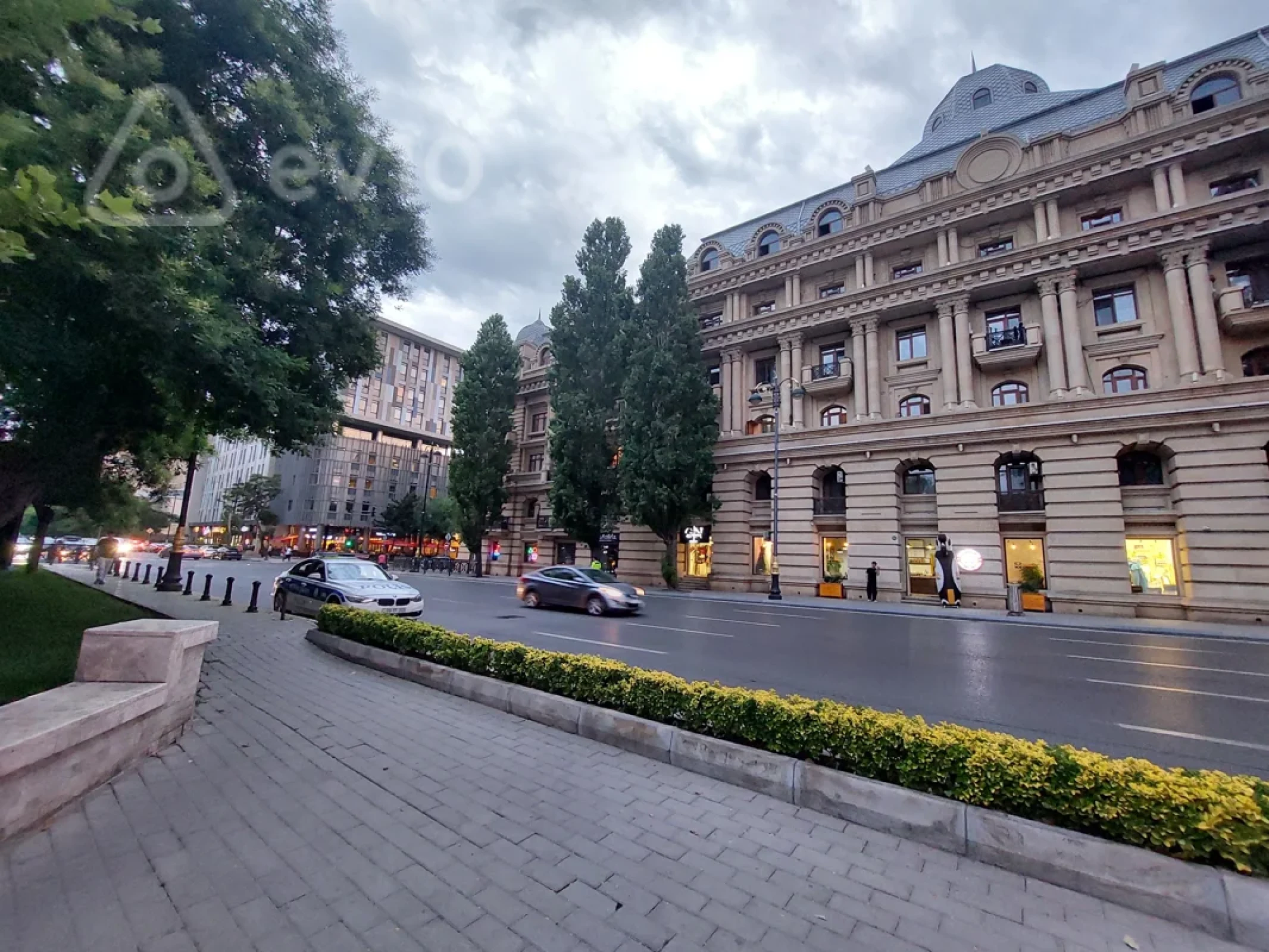 Kirayə verilir 3 otaqlı köhnə tikili 95 m²