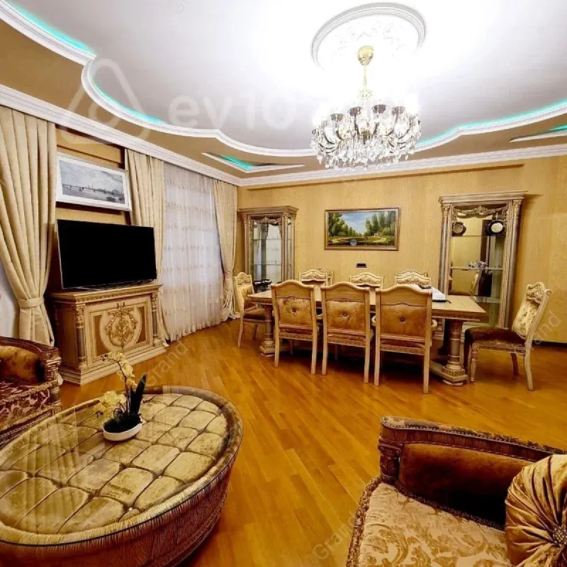 Kirayə verilir 5 otaqlı yeni tikili 240 m²