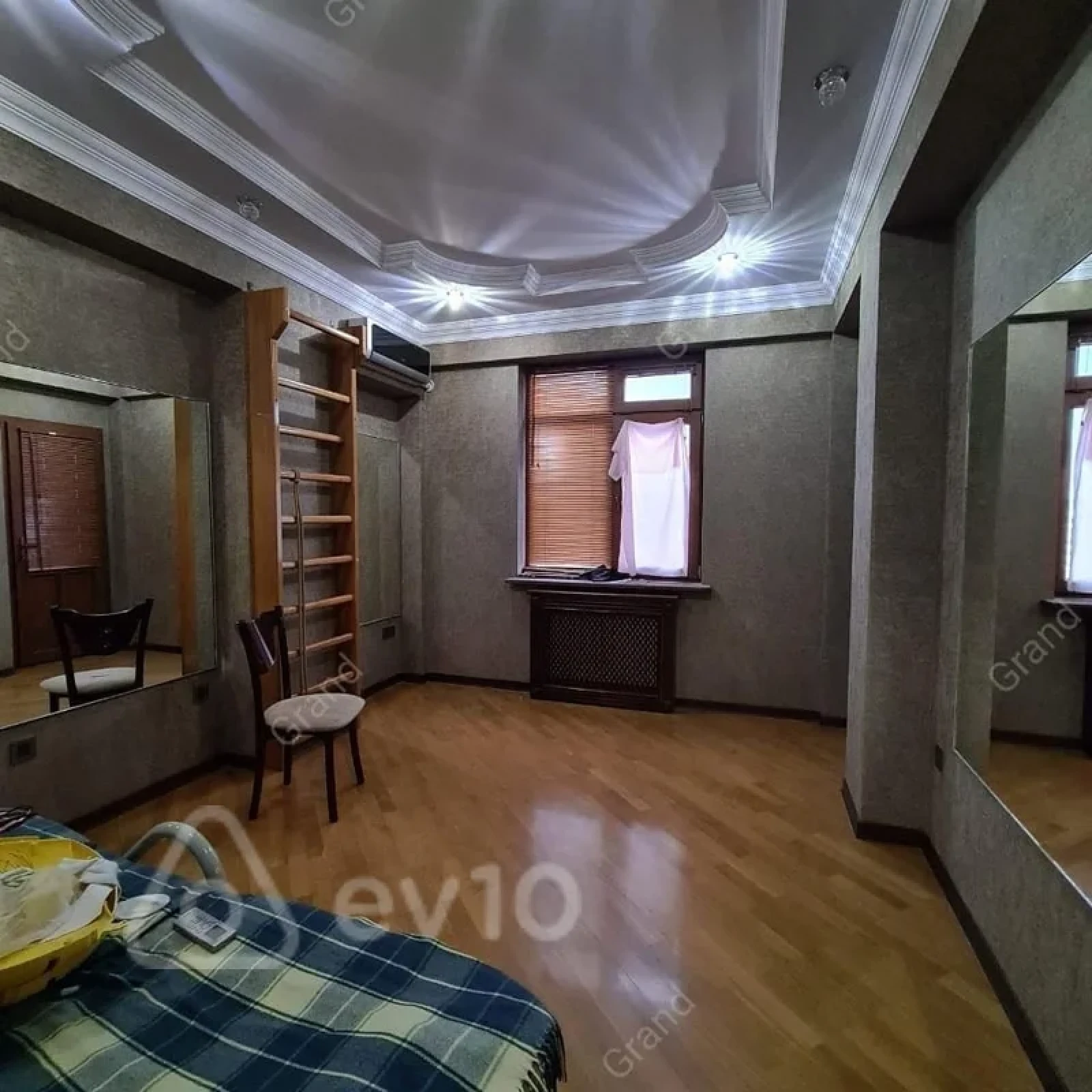 Kirayə verilir 5 otaqlı yeni tikili 240 m²