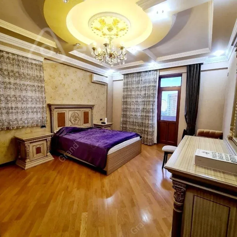 Kirayə verilir 5 otaqlı yeni tikili 240 m²