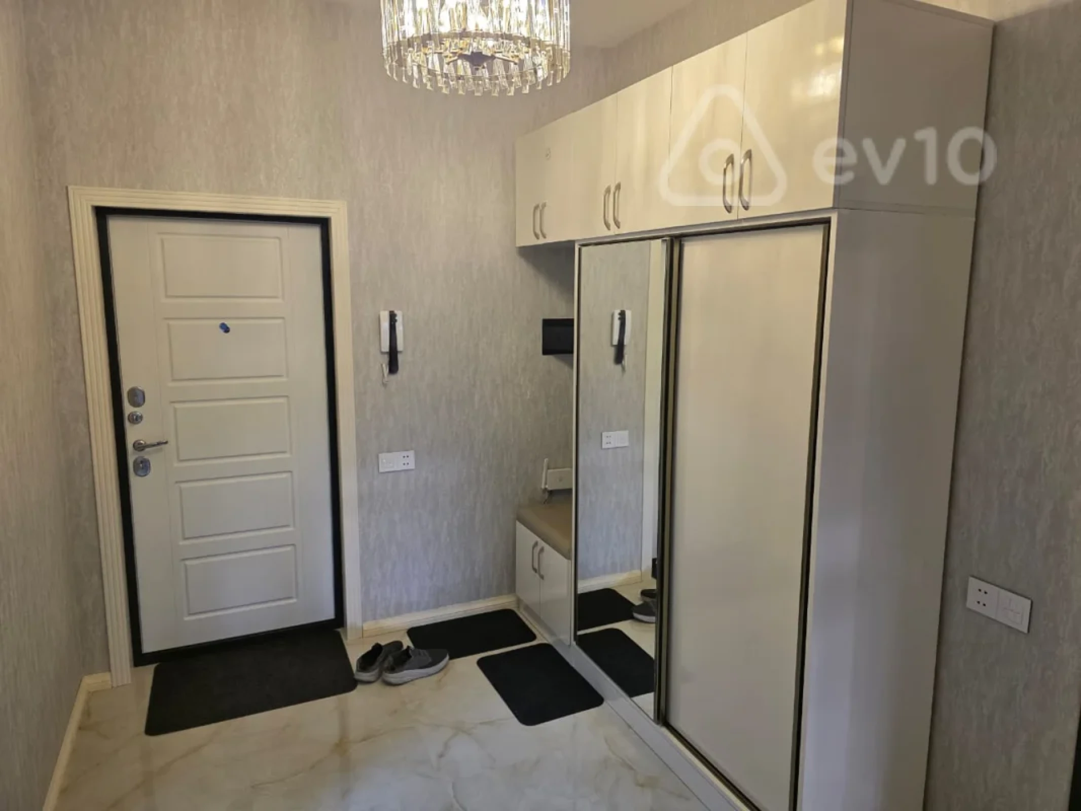 Kirayə verilir 2 otaqlı yeni tikili 80 m²