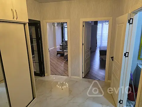Kirayə verilir 2 otaqlı yeni tikili 80 m²