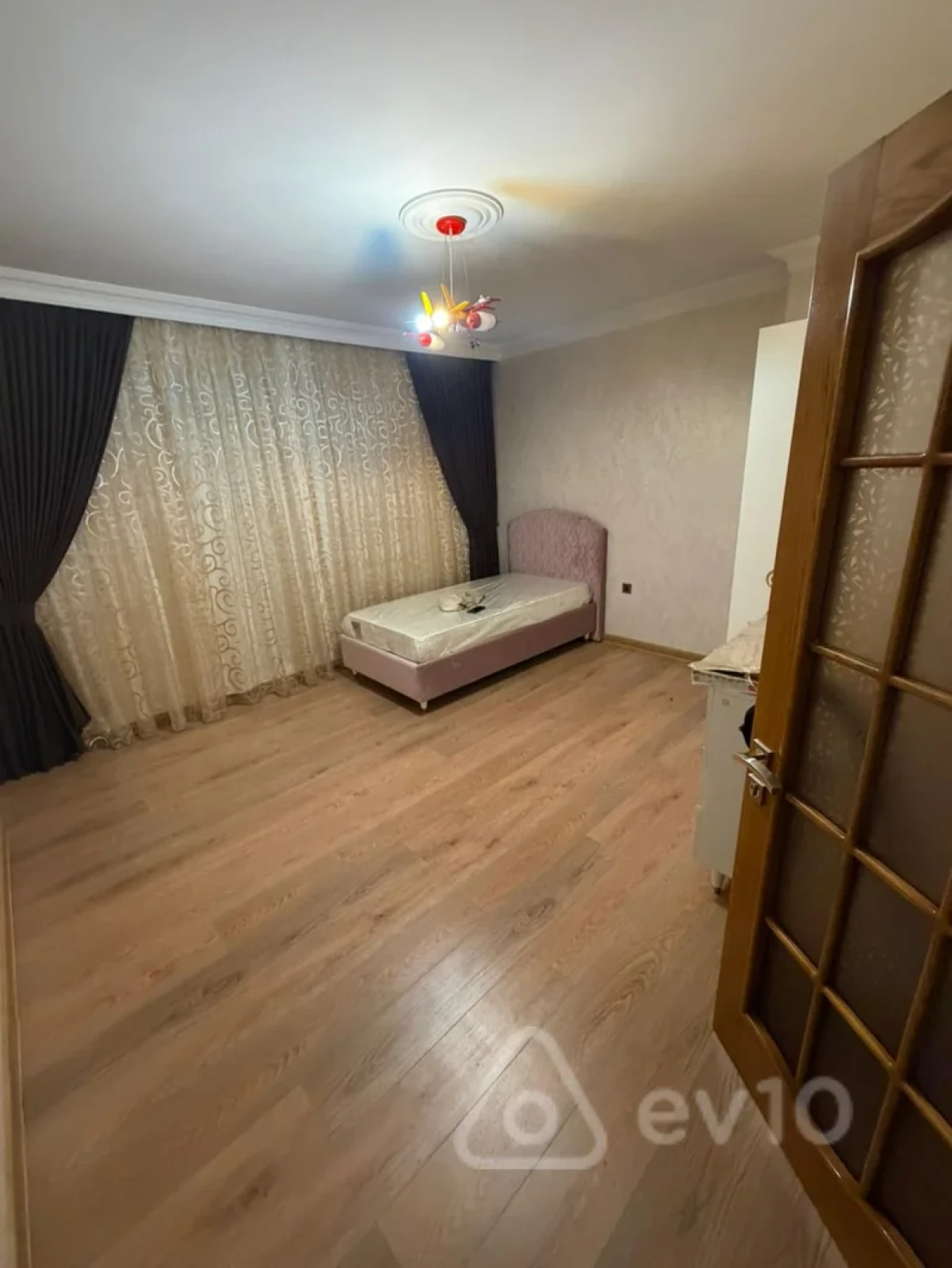 Kirayə verilir 3 otaqlı yeni tikili 125 m²