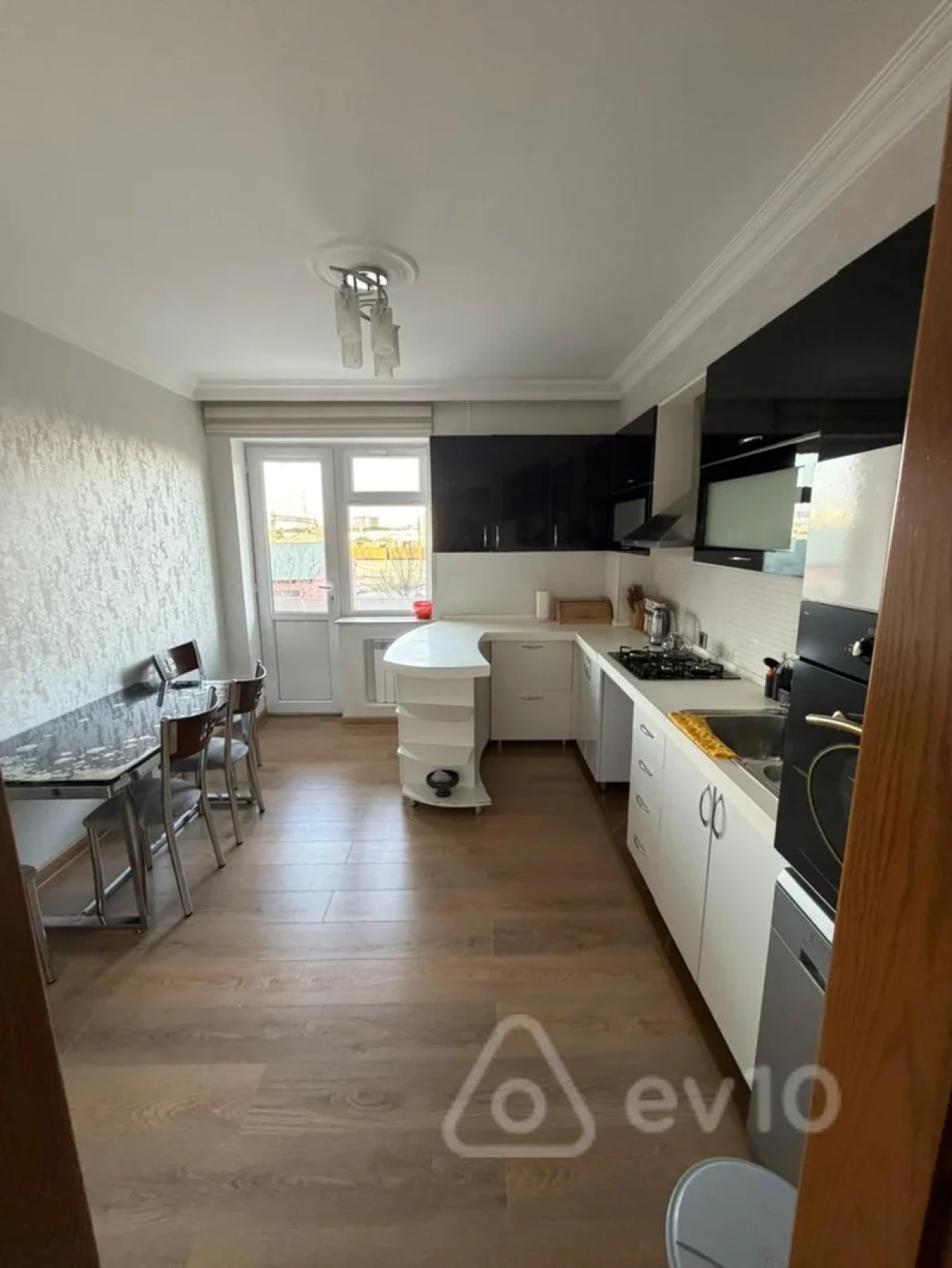Kirayə verilir 3 otaqlı yeni tikili 125 m²
