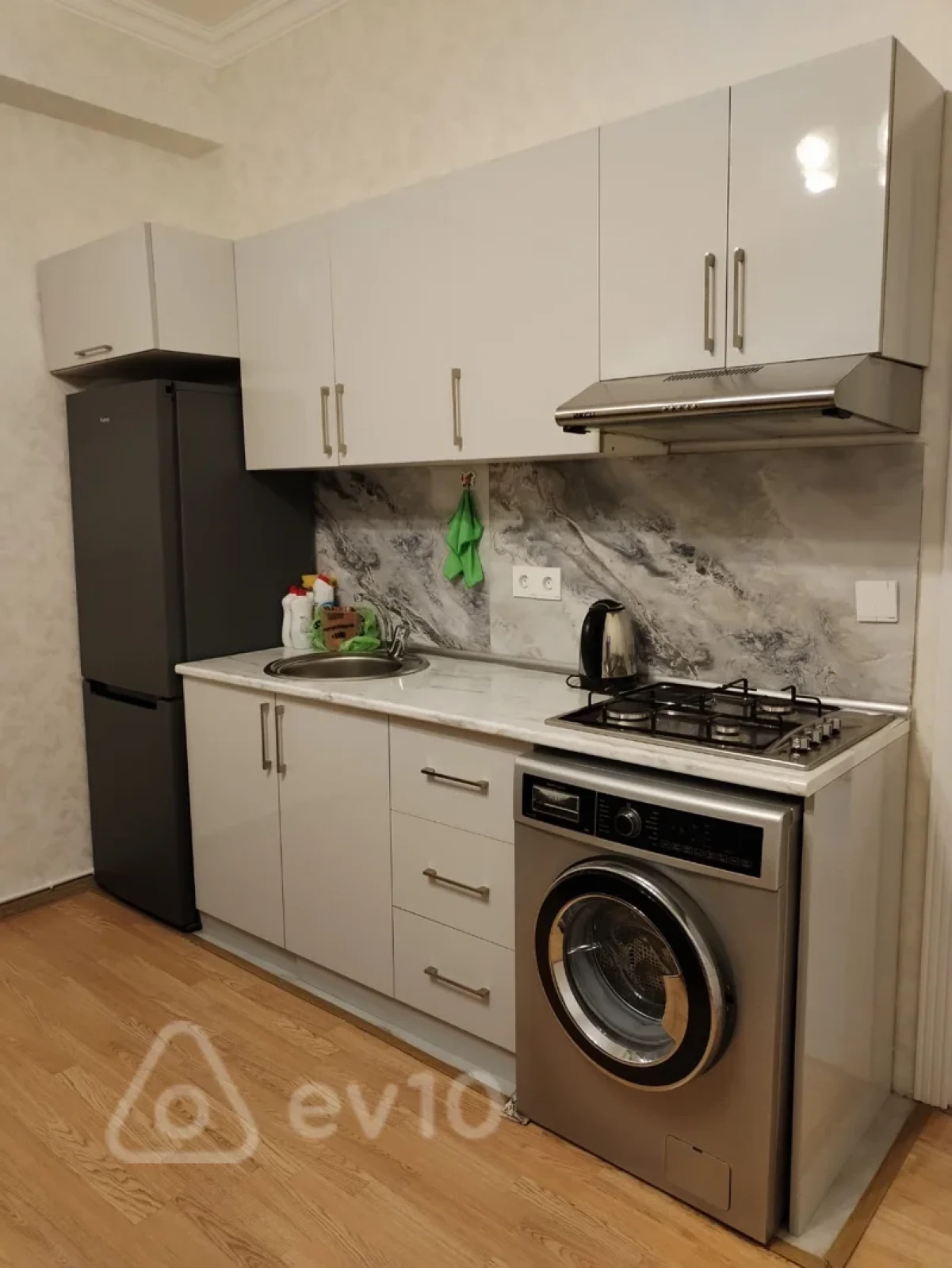 Kirayə verilir 2 otaqlı yeni tikili 65 m²