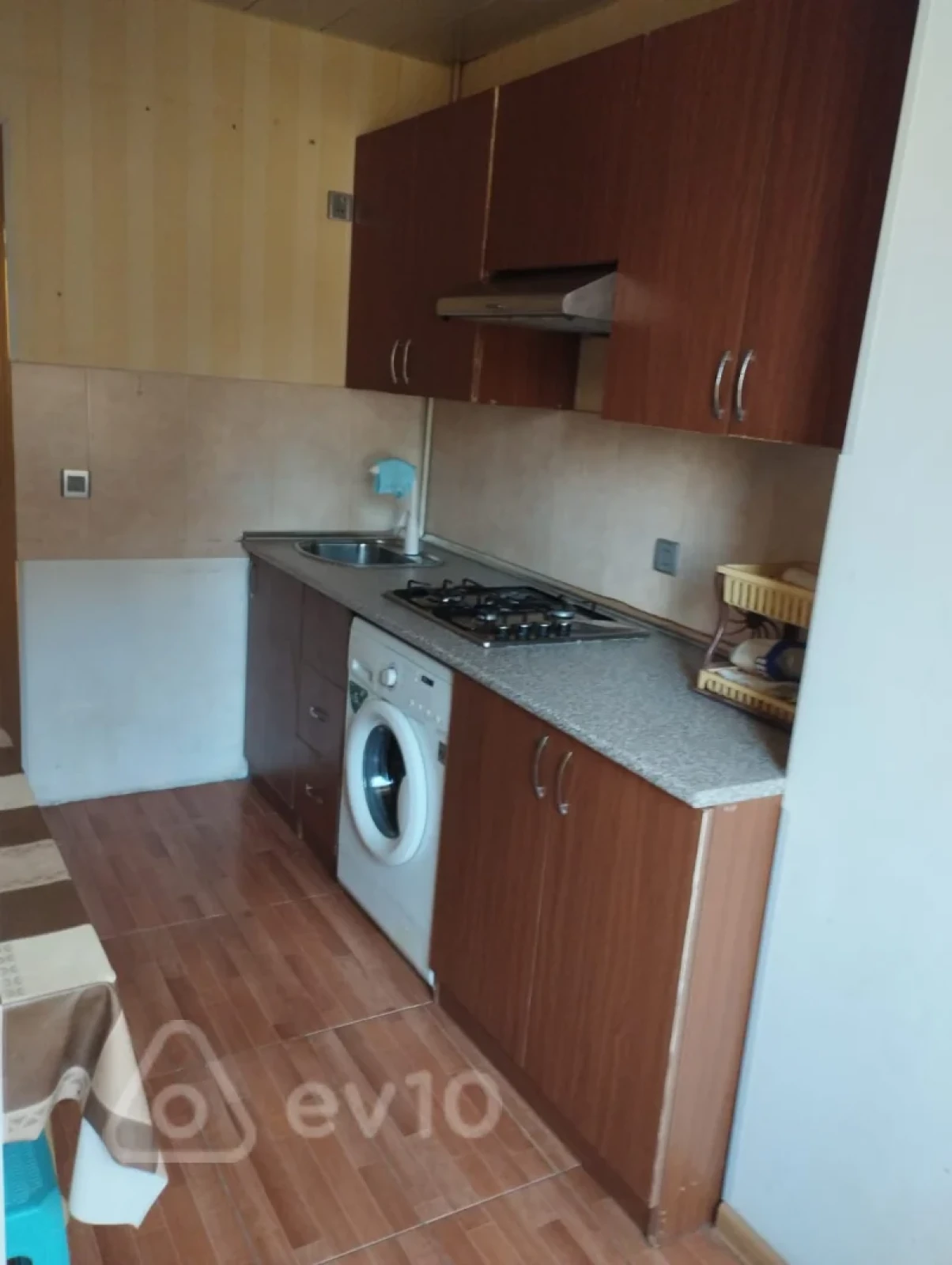 Kirayə verilir 3 otaqlı köhnə tikili 70 m²