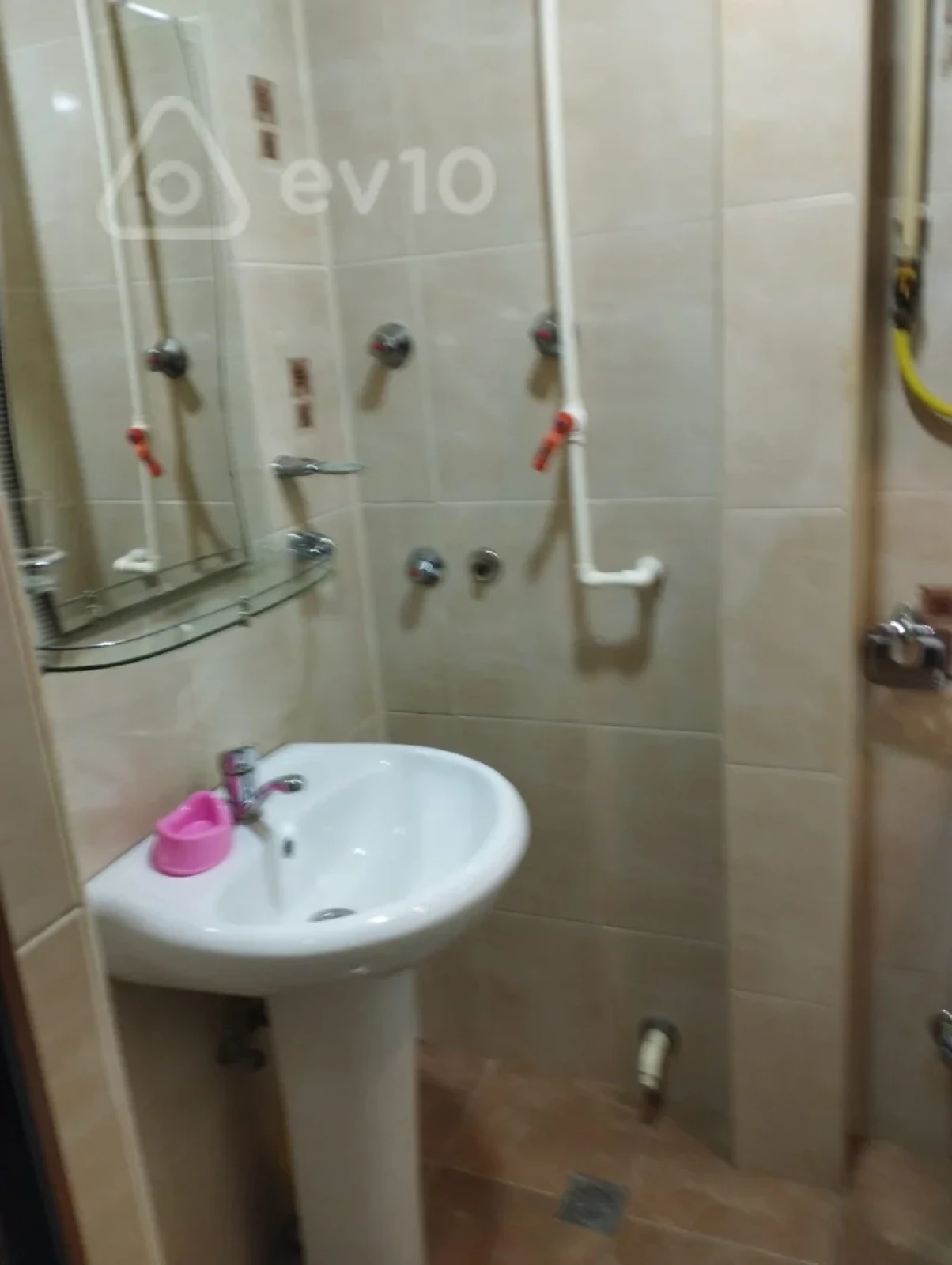 Kirayə verilir 3 otaqlı köhnə tikili 70 m²