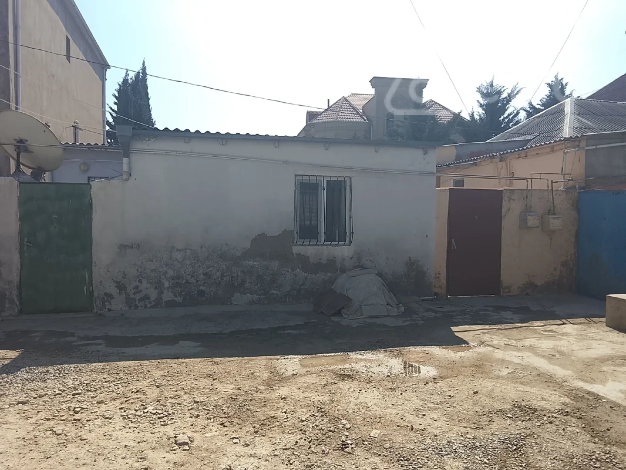 Satılır 8 otaqlı köhnə tikili 300 m²