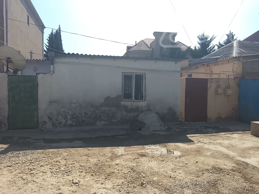 Satılır 8 otaqlı köhnə tikili 300 m²