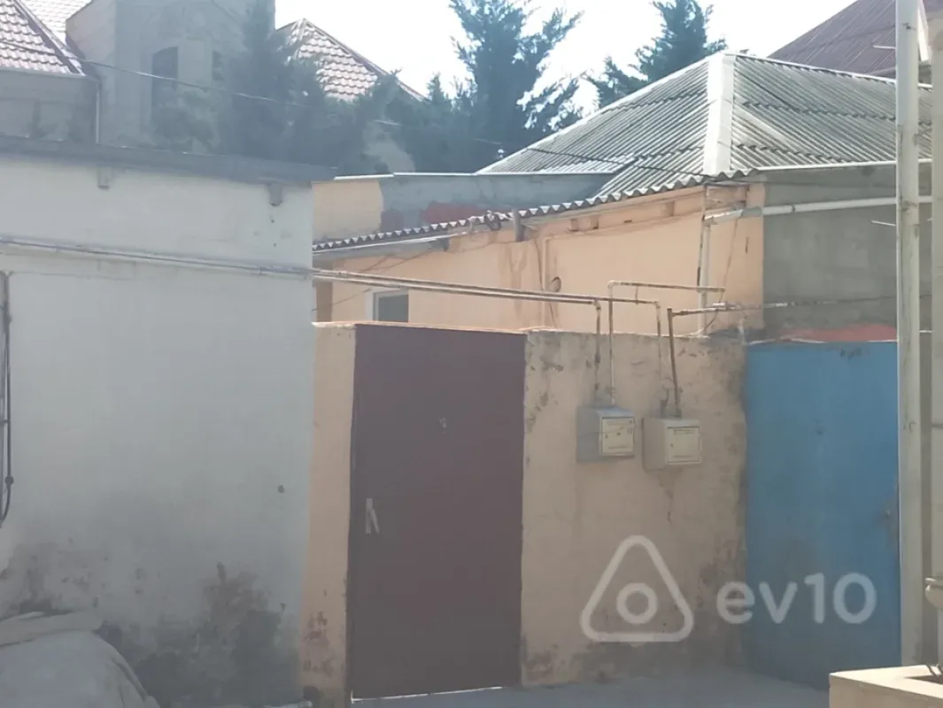 Satılır 8 otaqlı köhnə tikili 300 m²