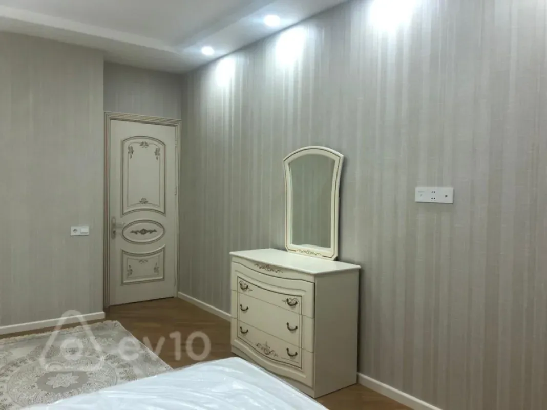 Kirayə verilir 2 otaqlı yeni tikili 80 m²