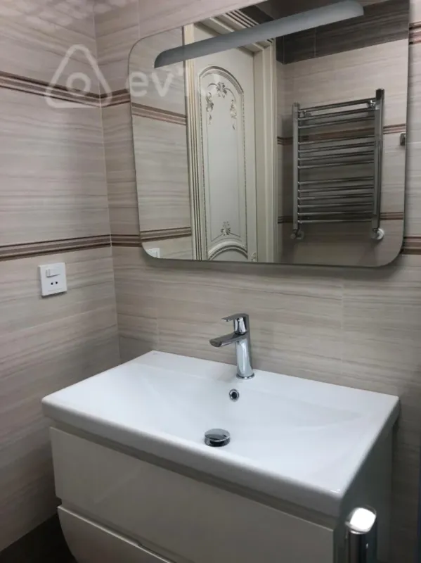 Kirayə verilir 2 otaqlı yeni tikili 80 m²