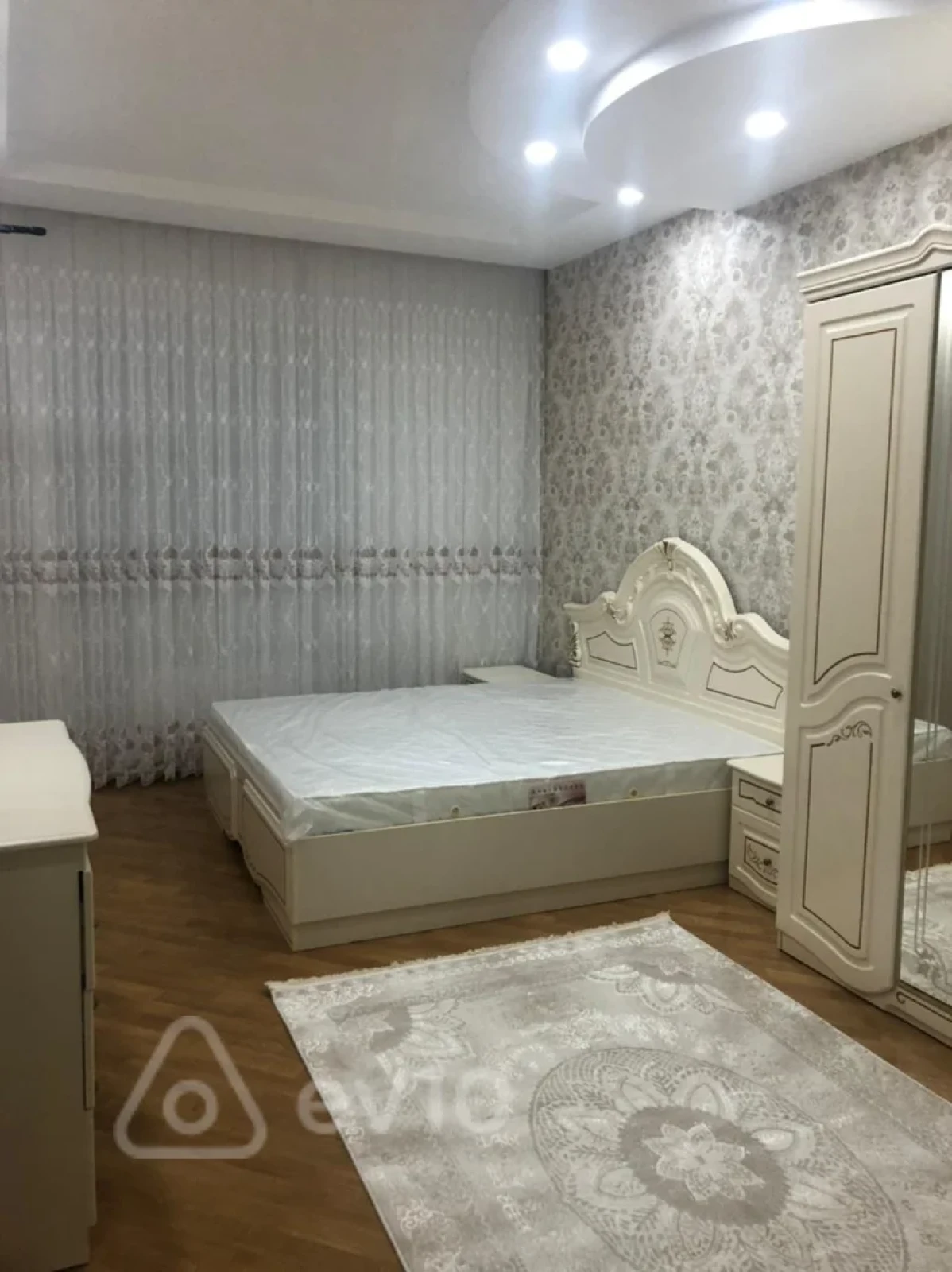 Kirayə verilir 2 otaqlı yeni tikili 80 m²