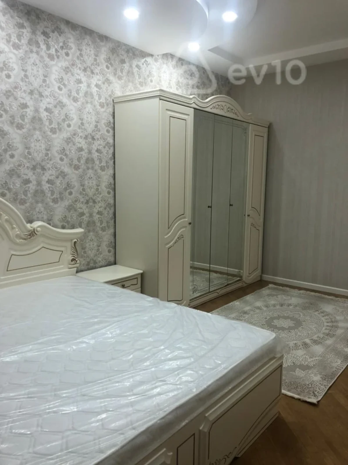 Kirayə verilir 2 otaqlı yeni tikili 80 m²