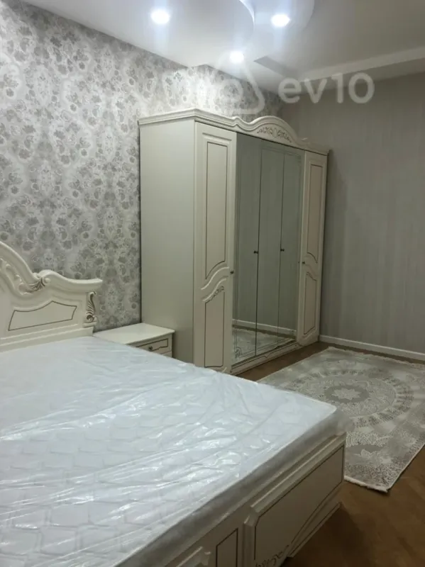 Kirayə verilir 2 otaqlı yeni tikili 80 m²