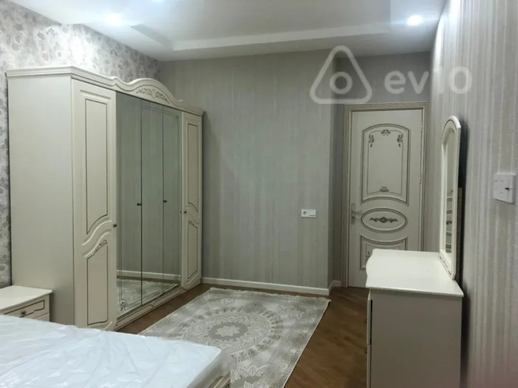 Kirayə verilir 2 otaqlı yeni tikili 80 m²
