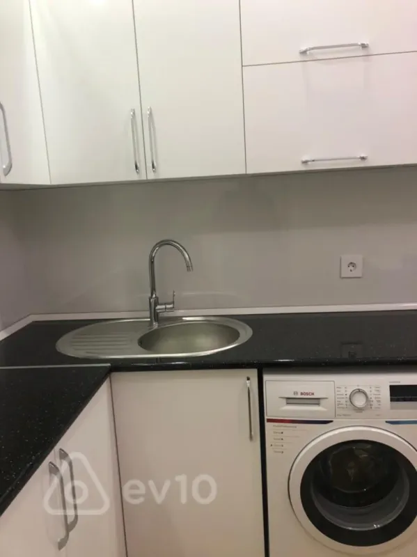 Kirayə verilir 2 otaqlı yeni tikili 80 m²