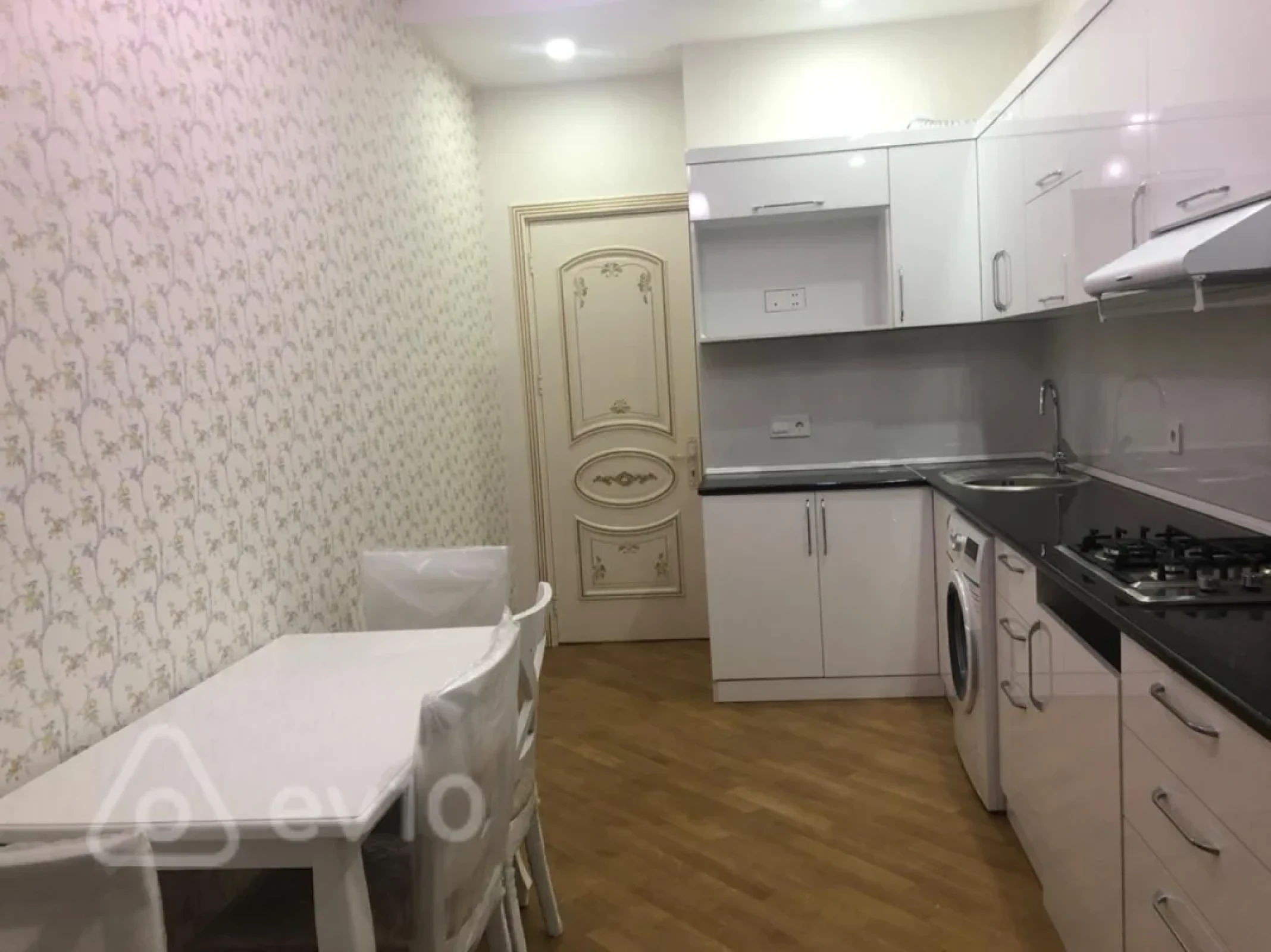 Kirayə verilir 2 otaqlı yeni tikili 80 m²