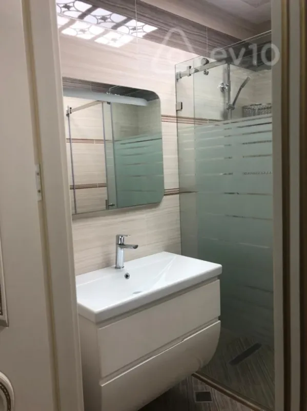 Kirayə verilir 2 otaqlı yeni tikili 80 m²