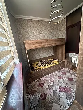Kirayə verilir 3 otaqlı köhnə tikili 85 m²